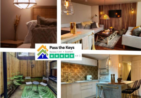 Boutique Seaside Apt With Patio Pass the Keys